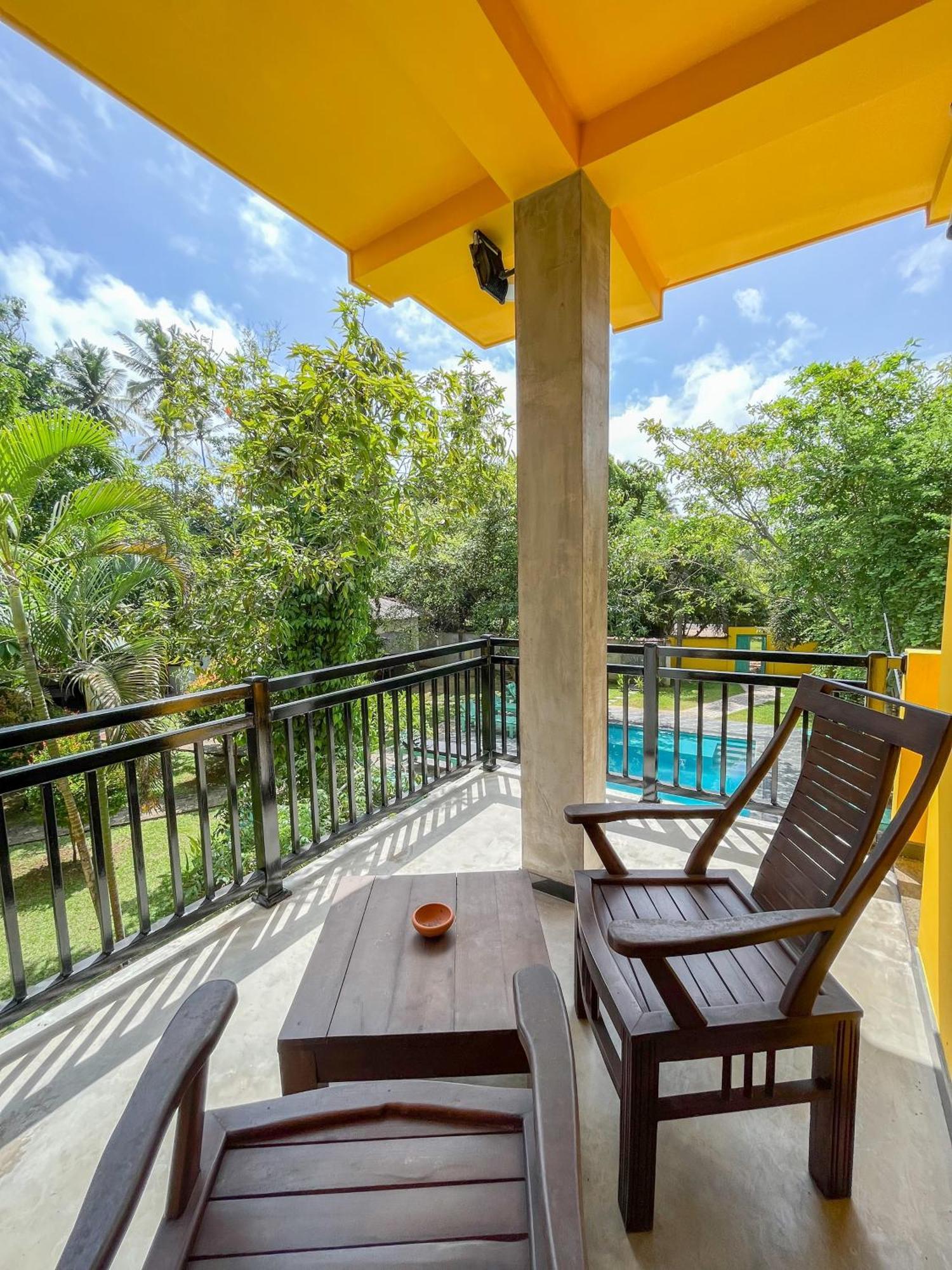 Отель Easy Living Хиккадува Экстерьер фото